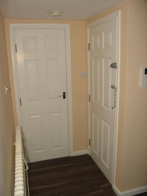Modern Cosy Private Studio, Wifi, Ip-Tv, Must See Romford Ngoại thất bức ảnh