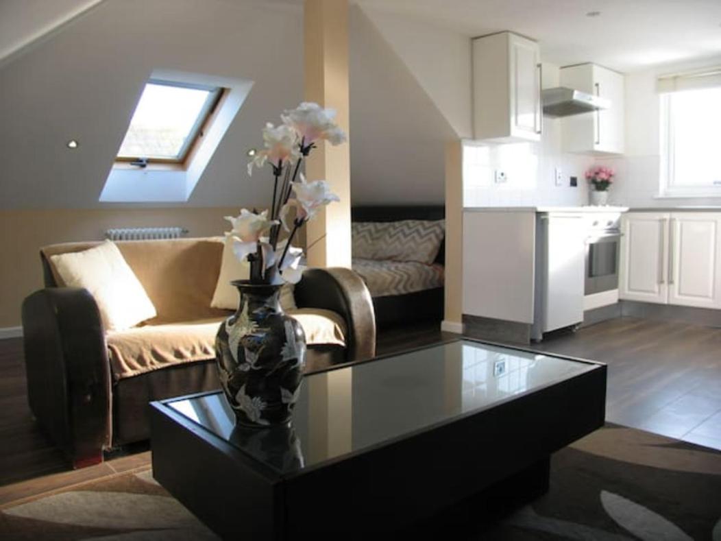 Modern Cosy Private Studio, Wifi, Ip-Tv, Must See Romford Ngoại thất bức ảnh