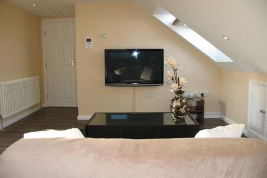 Modern Cosy Private Studio, Wifi, Ip-Tv, Must See Romford Ngoại thất bức ảnh