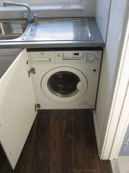 Modern Cosy Private Studio, Wifi, Ip-Tv, Must See Romford Ngoại thất bức ảnh