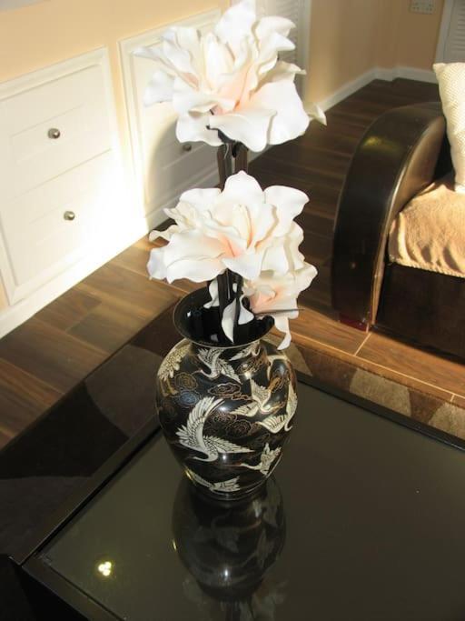 Modern Cosy Private Studio, Wifi, Ip-Tv, Must See Romford Ngoại thất bức ảnh